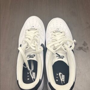 Nike Men's White and Black Sneakers